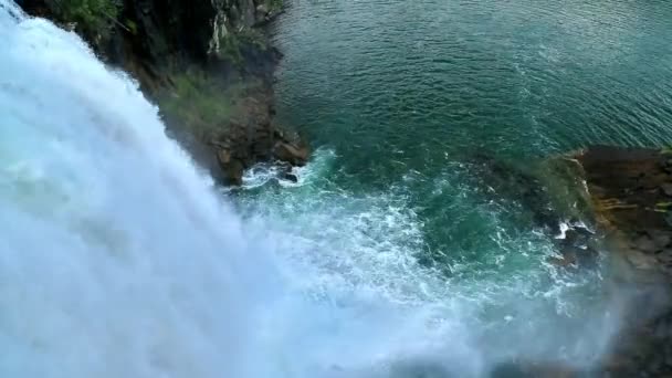 Roccia Con Cascata Vista Panoramica — Video Stock