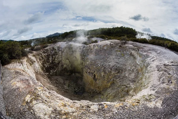 位于美国黄石国家公园的火山口 — 图库照片