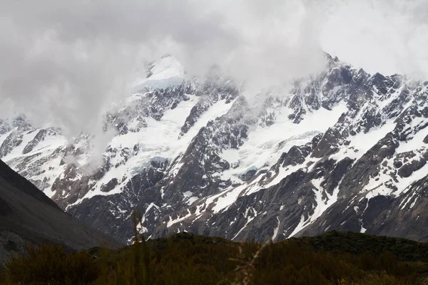 Berg Landskap Kallt Och Molnigt Väder — Stockfoto