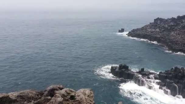 Mar Verde Movimiento Las Olas Del Océano Con Cielo Azul — Vídeos de Stock