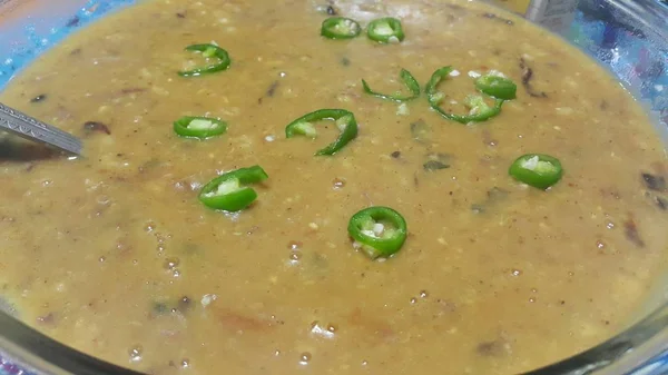 Delicioso Prato Tradicional Haleem Com Pimenta Verde Uma Tigela Para — Fotografia de Stock