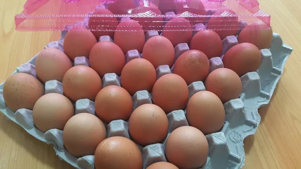 Ovos Galinha Fazenda Frescos Uma Caixa Ovos Suporte Ovo Bandeja — Fotografia de Stock
