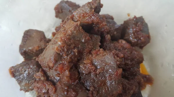 Una Vista Cerca Del Hígado Pollo Guisado Conespecias Plato Tradicional — Foto de Stock