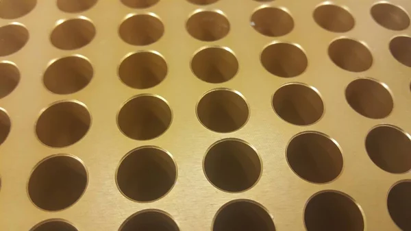 Vista Perto Dos Buracos Caixa Pipeta Micro Dourada Para Laboratório — Fotografia de Stock