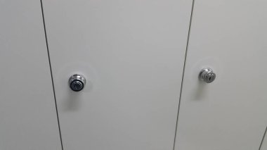 Perspektif Görünümü dolap veya üst üste beyaz kapı ile dolap