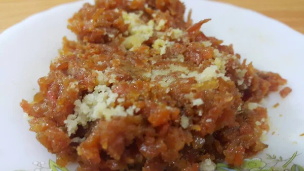 Vue rapprochée du dessert sucré traditionnel appelé Suji Halwa ou Halva — Photo