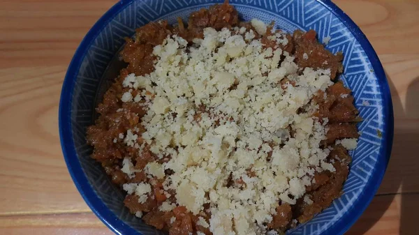 Vue rapprochée du dessert sucré traditionnel appelé Suji Halwa ou Halva — Photo