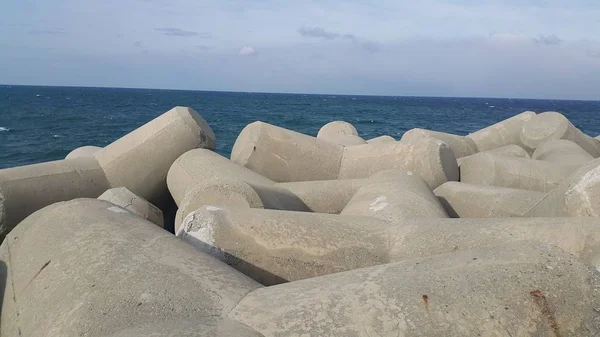 Close view of tetrapod stones on the sea shore to prevent coastal ersosion. — Stock Photo, Image