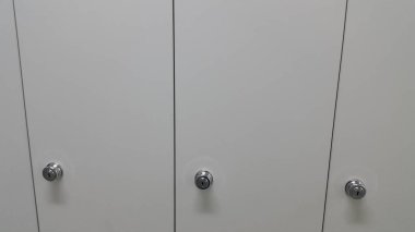 Perspektif Görünümü dolap veya üst üste beyaz kapı ile dolap