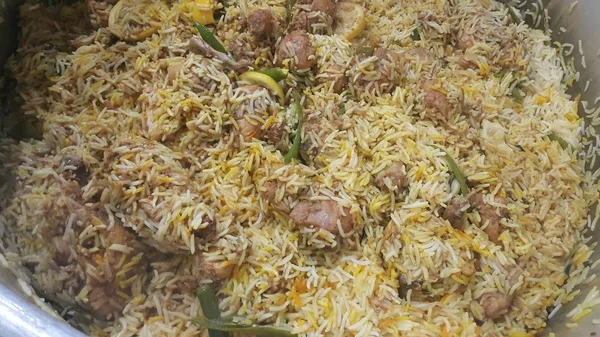 A close up  view of cooked rice chicken biryani made with traditional recipe — Stock Photo, Image