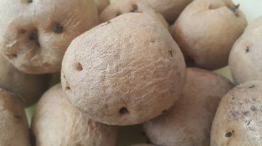  pazarda taze organik patates görünümünü yakın: patates arka plan doku