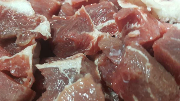 Красное мясо мелкие стейки с белым жиром мяса . — стоковое фото
