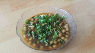 Geleneksel mercimek Channa / Chola Masala veya nohut bezelye köri veya kole bhature
