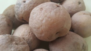  pazarda taze organik patates görünümünü yakın: patates arka plan doku