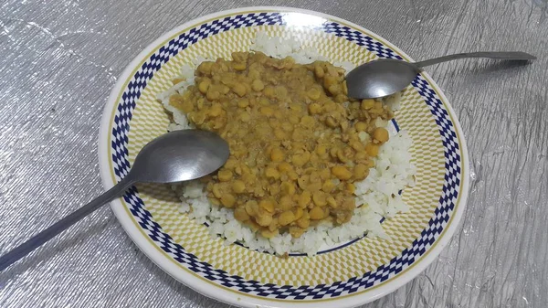 Casa asiática tradicional feita lentilha picante ou prato de daal — Fotografia de Stock