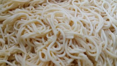 Erişte veya spagetti makarna dönen görünümü yakın