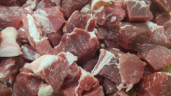白っぽい肉脂肪の赤身肉小さなステーキ. — ストック写真