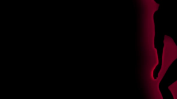 Ragazza rosso incandescente danza silhouette su sfondo bianco. Video Full HD di ballerina di silhouette isolata su sfondo nero — Video Stock