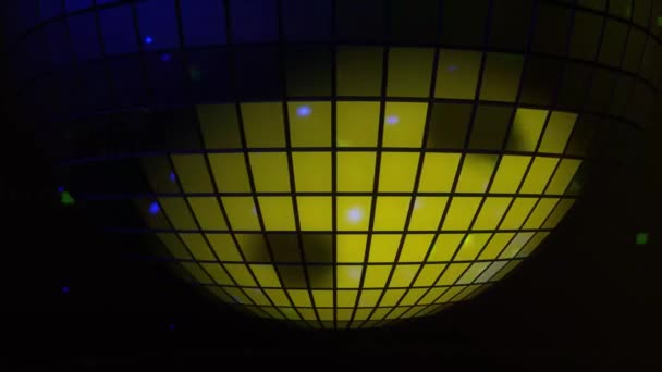 Disco Party Hintergrund mit Disco leuchtenden und reflektierenden Kugeln — Stockvideo