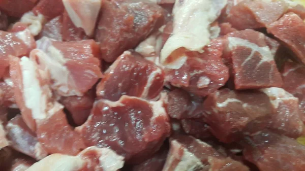 Красное мясо мелкие стейки с белым жиром мяса . — стоковое фото