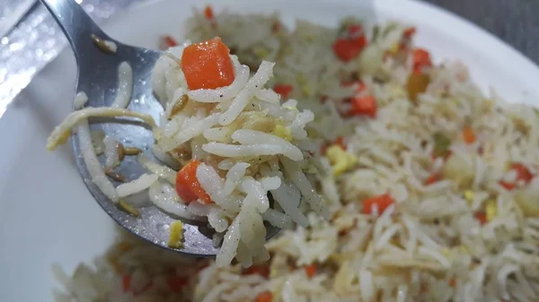 Pulao ryżu Basmati lub pulav z groszkiem lub warzyw ryżu — Zdjęcie stockowe