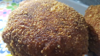 Kızarmış pizza bombalar veya pizza topları çekim görünümü pizza değiştirilmiş şeklinde.