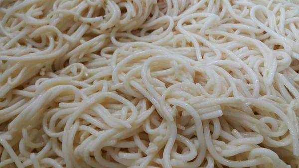 渦巻く麺やスパゲッティパスタのクローズアップビュー — ストック写真