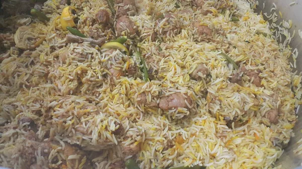 A close up  view of cooked rice chicken biryani made with traditional recipe — Stock Photo, Image