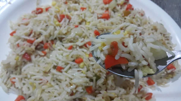 Arroz Basmati Pulao o pulav con guisantes, o arroz vegetal — Foto de Stock