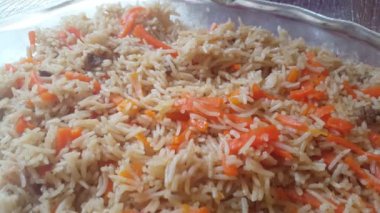 Matar pulao olarak da bilinen kırmızı havuç kullanan Basmati Rice Pulao veya pulav 'ın yakın görüntüsü. Bir yemek arka planı