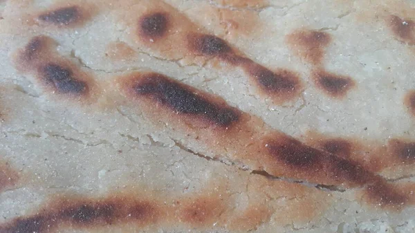 Närbild av traditionell hembakat bröd som kallas Jawar Roti eller bhakri — Stockfoto