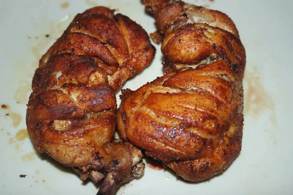 Trozos Pollo Parrilla Fritos Con Especias Marinadas Deliciosa Barbacoa Pollo — Foto de Stock