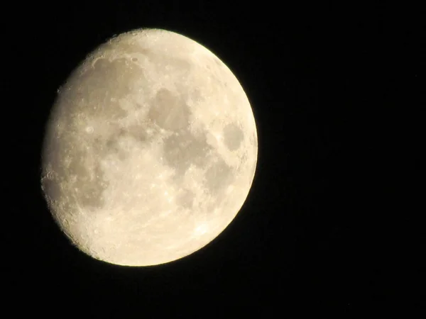 Lua Terra Brilhando Fundo Preto Noite Meia Lua Escuro Meia — Fotografia de Stock