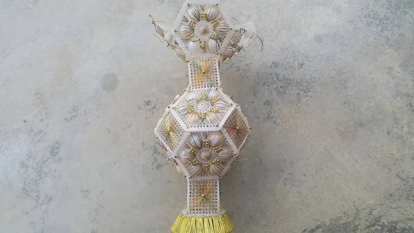 Krásná Keramická Váza Umístěná Šedé Podlaze Keramická Váza Krásné Vzory — Stock fotografie