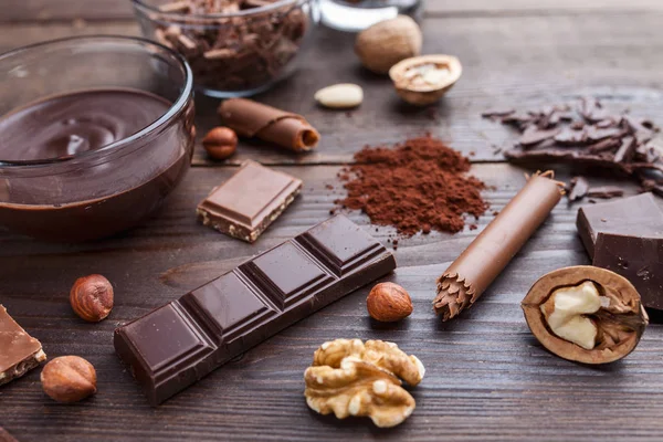 各种美味和美味的巧克力背景 — 图库照片