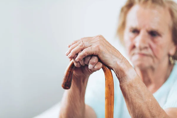 Bejaarde Vrouw Jaren Met Een Wandelstok — Stockfoto