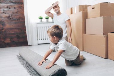 Kavramı, baba ve oğlu onların yeni evine taşıdıktan taşıma