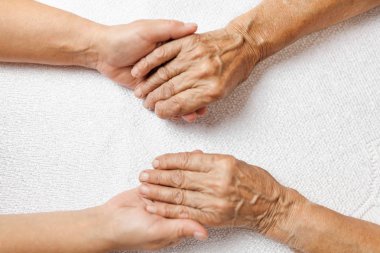 Yaşlılar için bakım ve destek sağlama 