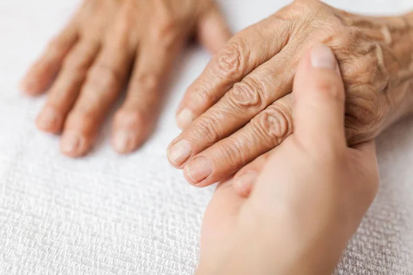 Zorgverlening voor ouderen — Stockfoto