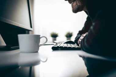 Bilgisayar korsanı web'den bilgi çalmak