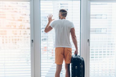 Corona virüsü salgını sırasında zor bir tatil yolculuğu