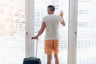 Corona virüsü salgını sırasında zor bir tatil yolculuğu