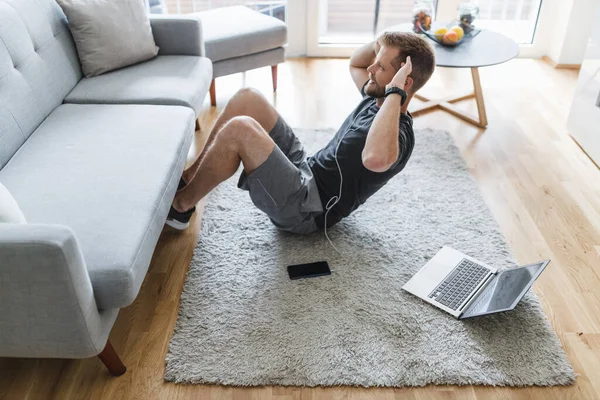 Schöner Junger Mann Arbeitet Hause Wohnzimmer — Stockfoto