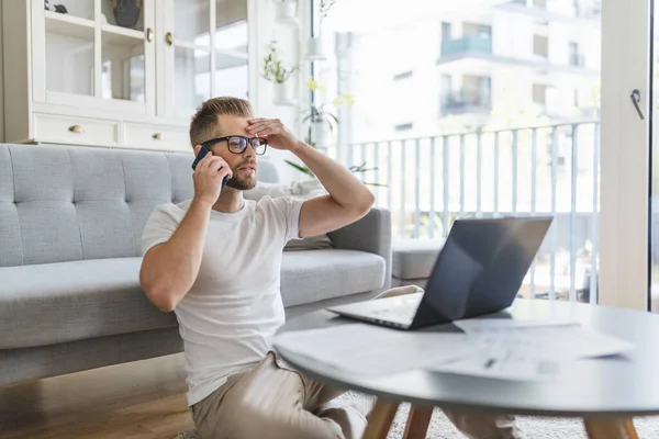 Bărbat Care Lucrează Acasă Timpul Pandemiei Covid — Fotografie, imagine de stoc