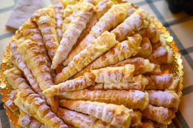 Pudra şekerli geleneksel İspanyol tatlısı Kutlamanın Tadı