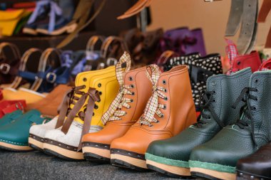 Ahşap tabanlı el yapımı ayakkabıların güzel geleneği Gelenek Kutlaması