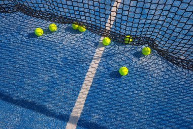 Modern bir spor kulübünün güzel ve güneşli atmosferi Spor için harika bir gün.