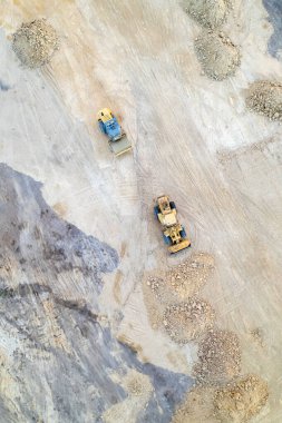 İnsansız hava aracının yarattığı yeryüzünün güzel ve soyut desenleri.