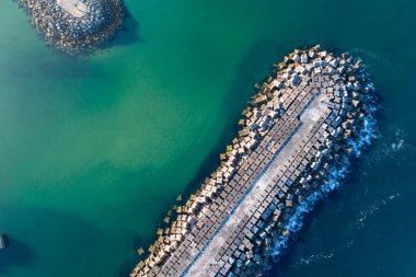 Bir sahil koruma iskelesinin güzel ve işlevsel mühendisliği Mühendislik Feat of Engineering