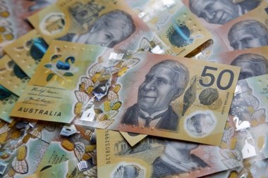 Avustralya 50 dolarlık banknot. Yeni 2019 sayı tasarısı sahteciliği caydırmak için tasarlanmıştır, not polimer ve berrak bir holografik şerit ile suya dayanıklıdır.